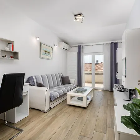 Neda Apartment